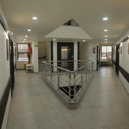 Hotel Lotus Chandrapur ภายนอก รูปภาพ