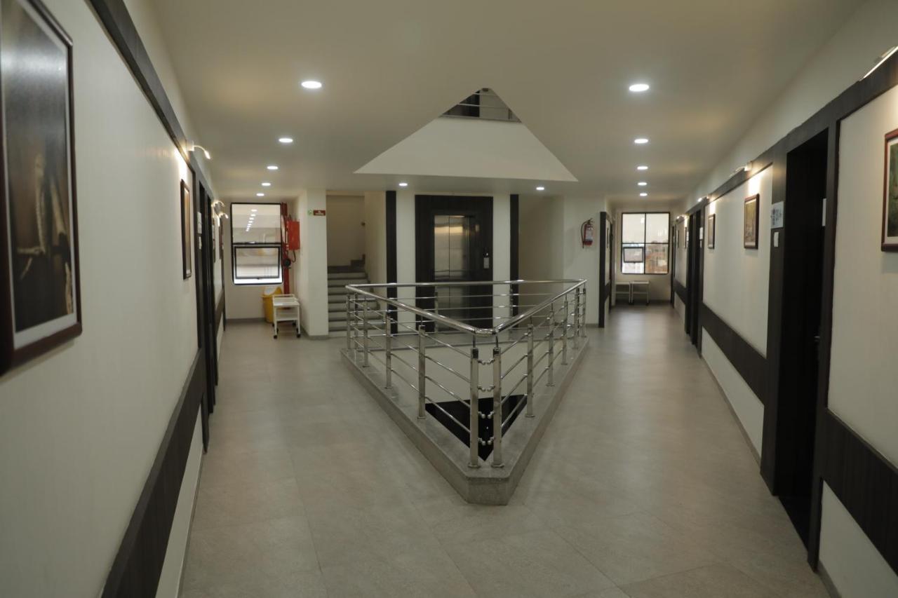Hotel Lotus Chandrapur ภายนอก รูปภาพ