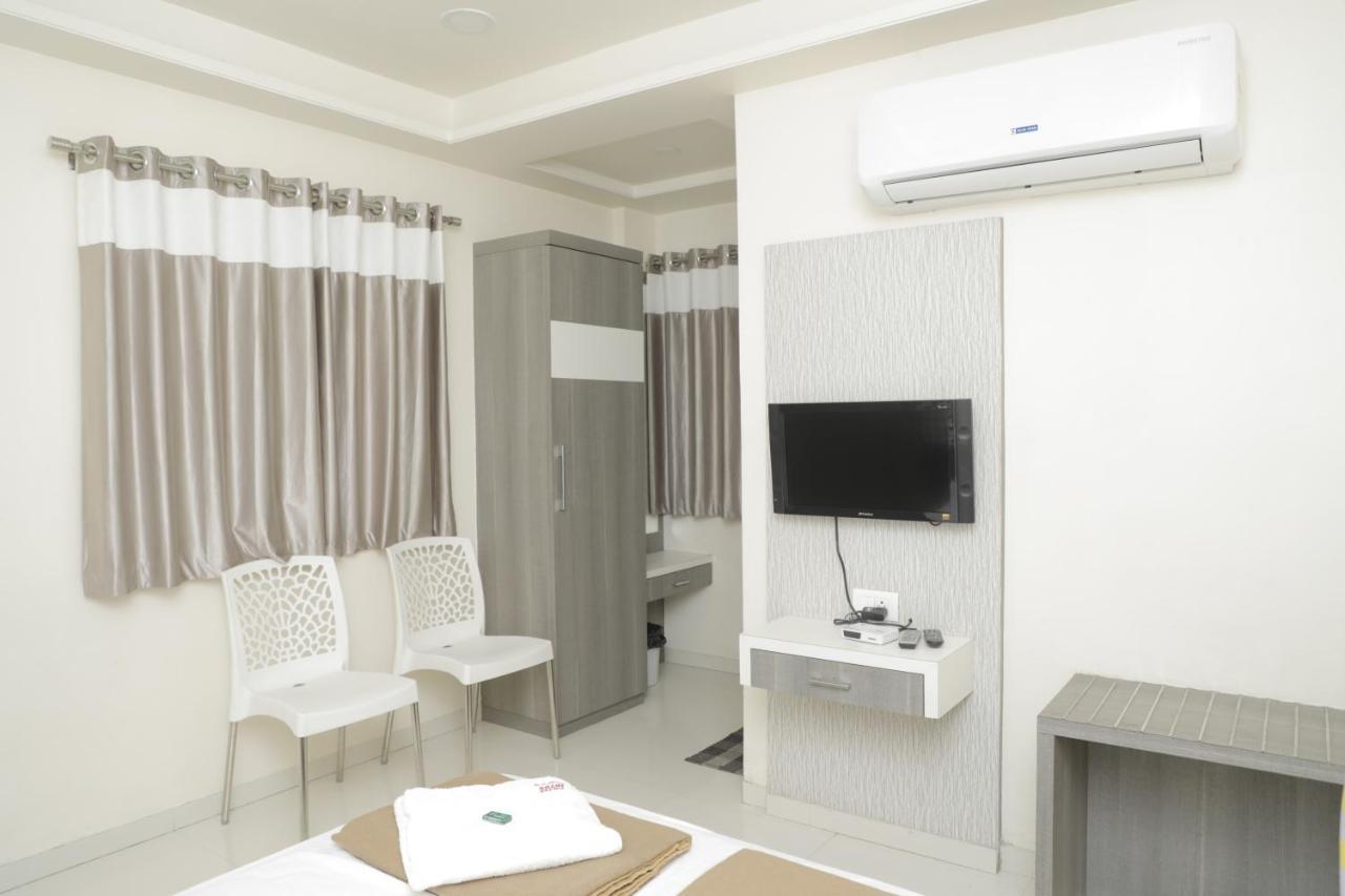 Hotel Lotus Chandrapur ภายนอก รูปภาพ