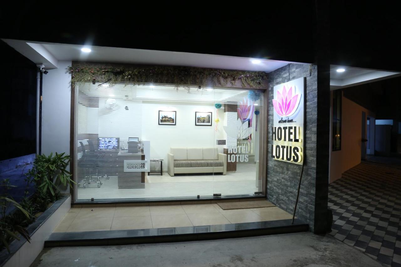Hotel Lotus Chandrapur ภายนอก รูปภาพ