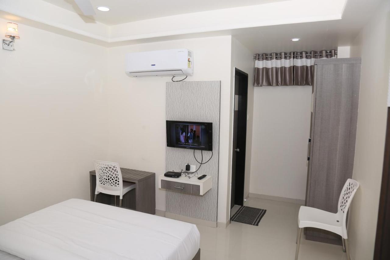 Hotel Lotus Chandrapur ภายนอก รูปภาพ