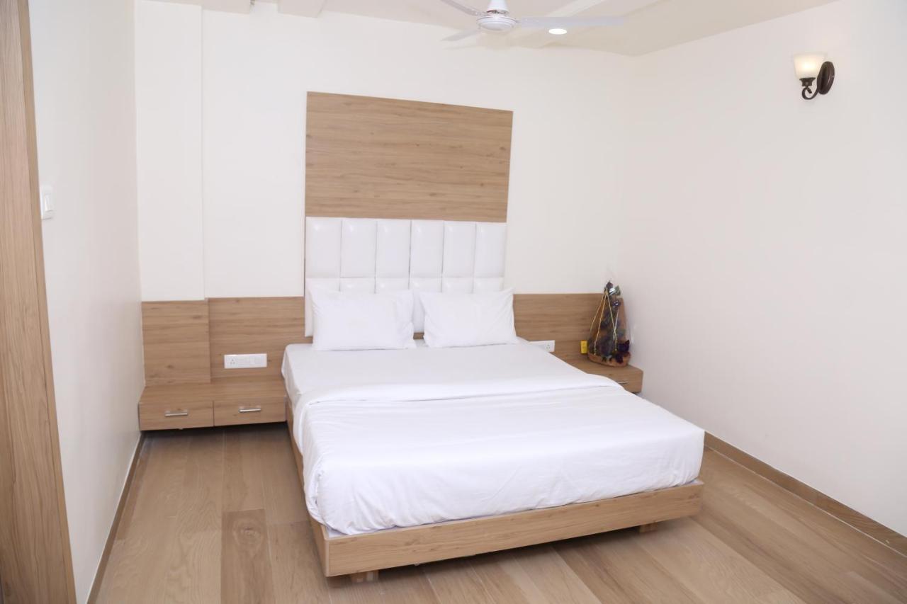 Hotel Lotus Chandrapur ภายนอก รูปภาพ