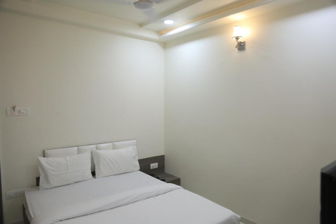 Hotel Lotus Chandrapur ภายนอก รูปภาพ