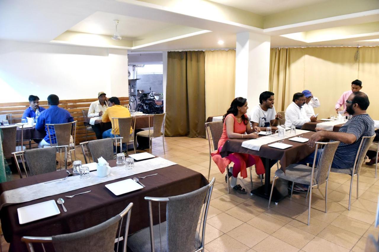 Hotel Lotus Chandrapur ภายนอก รูปภาพ