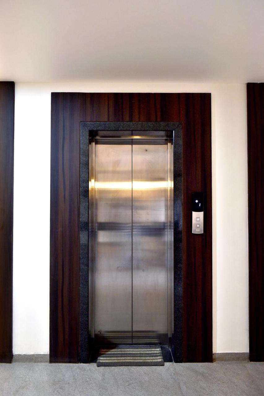 Hotel Lotus Chandrapur ภายนอก รูปภาพ