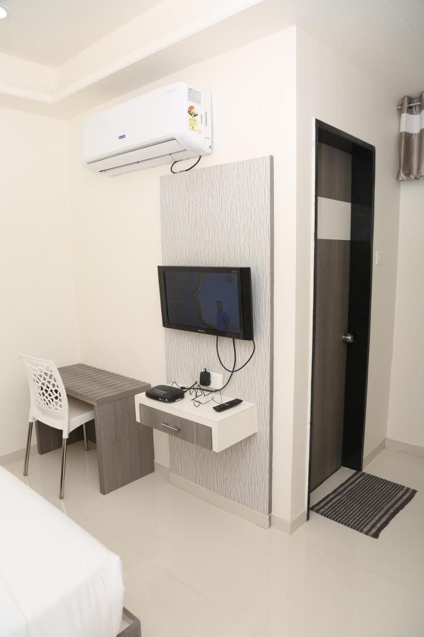 Hotel Lotus Chandrapur ภายนอก รูปภาพ