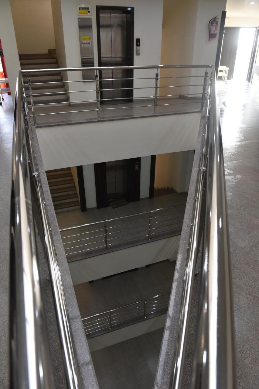 Hotel Lotus Chandrapur ภายนอก รูปภาพ